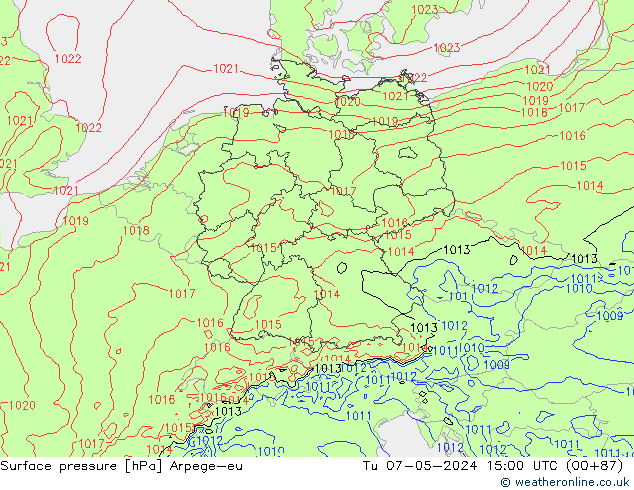Atmosférický tlak Arpege-eu Út 07.05.2024 15 UTC