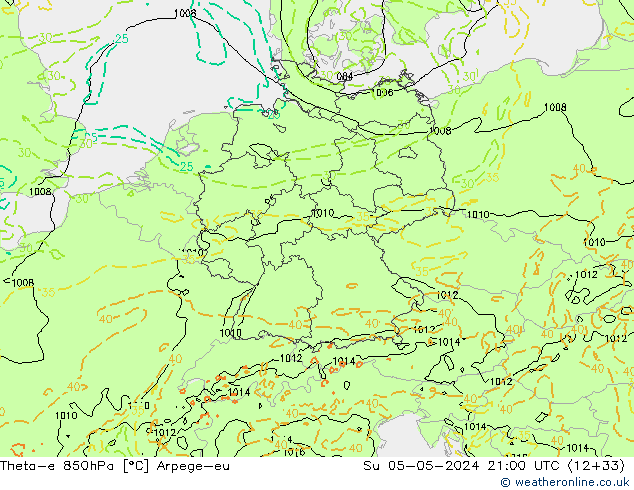 Theta-e 850hPa Arpege-eu Su 05.05.2024 21 UTC