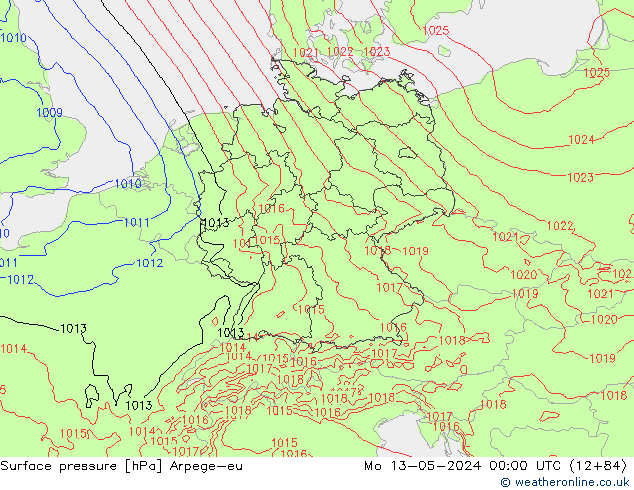 Presión superficial Arpege-eu lun 13.05.2024 00 UTC