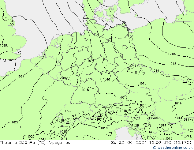 Theta-e 850hPa Arpege-eu Su 02.06.2024 15 UTC