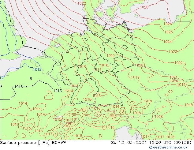 Luchtdruk (Grond) ECMWF zo 12.05.2024 15 UTC