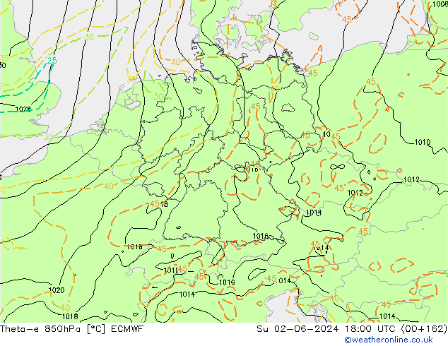 Theta-e 850hPa ECMWF dom 02.06.2024 18 UTC