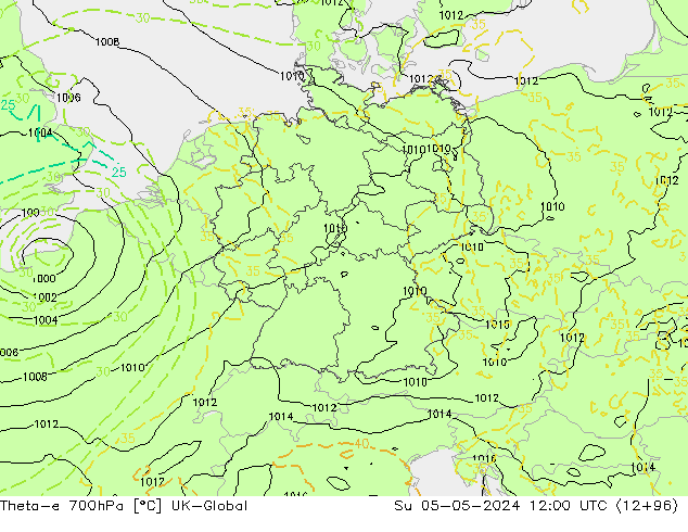 Theta-e 700hPa UK-Global zo 05.05.2024 12 UTC