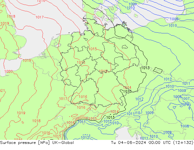 Surface pressure UK-Global Tu 04.06.2024 00 UTC