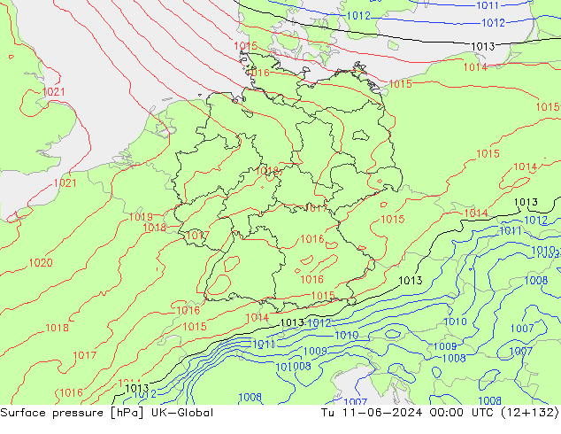 Surface pressure UK-Global Tu 11.06.2024 00 UTC